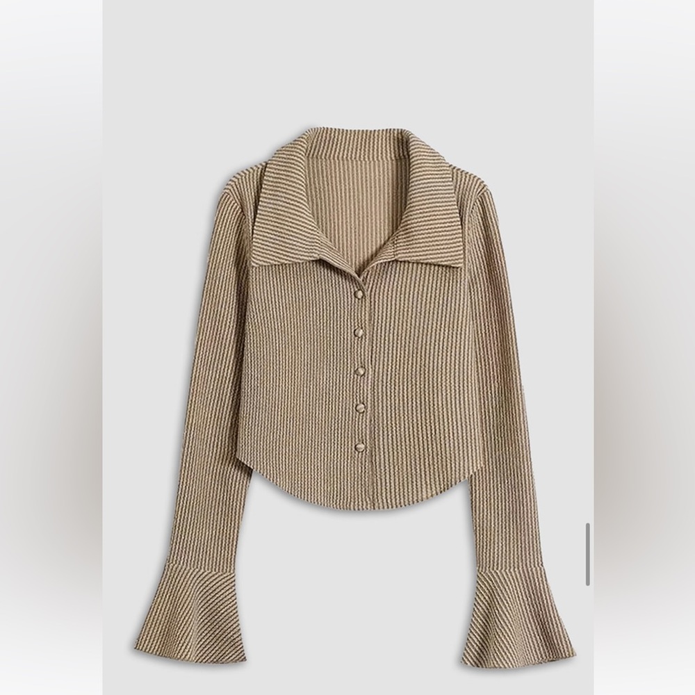Collared Button Up Knit Shirt

Color: Light Brown
Size: M